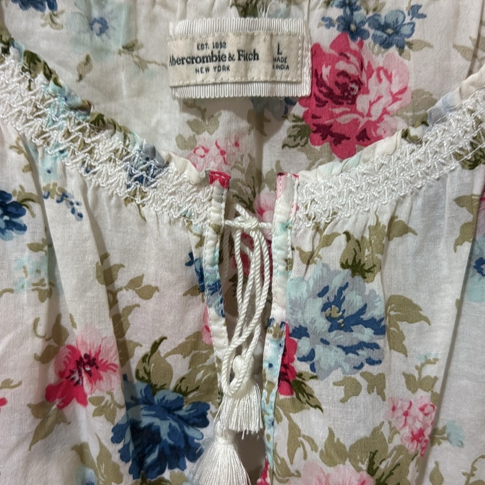 Abercrombie and Fitch Floral off the shoulder key hole Women's Top Large - Picture 4 of 11